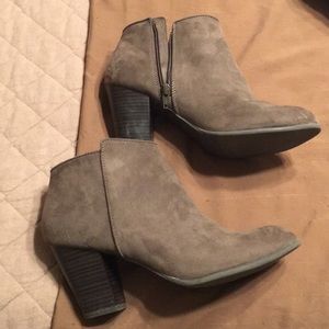 Gap booties